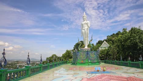 Serene-White-Statue-at-a-Picturesque-Viewpoint-in-Thailand