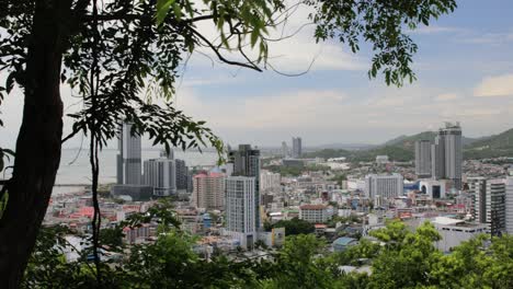 Hermosa-Vista-Panorámica-De-La-Ciudad-De-Chonburi-Desde-Un-Mirador-En-Tailandia