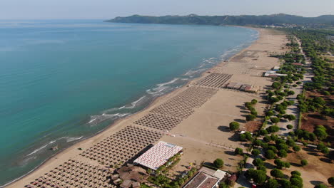 Playas-De-La-Riviera-Albanesa:-Fantástica-Vista-Aérea-Sobre-La-Fantástica-Playa-Albanesa-Y-En-Un-Día-Soleado