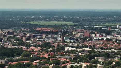 Aerial-panning-view-of-the-heart-of-the-city-Amersfoort-in-the-Netherlands,-with