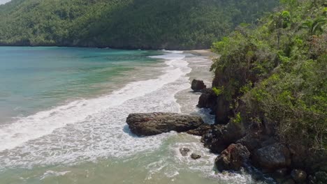 Breaking-waves-at-El-Valle-beach-in-Samana,-Dominican-Republic--tilt-down-shot