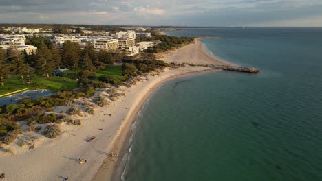 Vista-Panorámica-Sobre-La-Playa-Sur-En-Fremantle,-Australia-Occidental