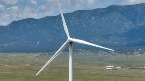 Wind-turbine-spinning-in-windy-mountain-region-of-USA