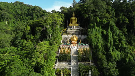 Mystischer-Berg-Buddha-Tempel-In-Ao-Nang,-Thailand,-Luftaufnahme