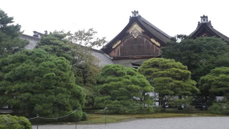 Palacio-Imperial-De-Kyoto,-Japón---Cámara-Panorámica-De-Derecha-A-Izquierda