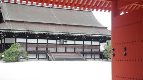 View-of-the-imperial-palace-of-Kyoto,-from-outside-the-door