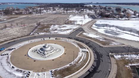 Iconic-vintage-fountain-for-James-Scott-Memorial-in-Michigan,-aerial-view