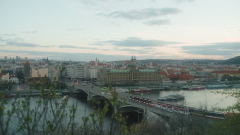 View-to-Prague's-Štefanik-Bridge-at-rush-hour-from-Letná-Park,-at-dusk