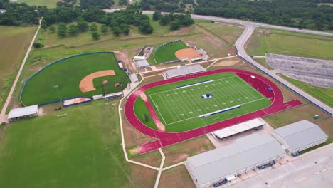 Luftaufnahmen-Von-Leichtathletikplätzen-An-Der-Lampasas-High-School-In-Lampasas,-Texas