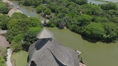 Im-Nansha-Waterfowl-World-Ecological-Park-Am-Südlichen-Ende-Von-Guangzhou,-China,-Fliegen-Drohnen-über-Dem-Perlfluss