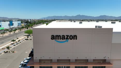 Almacén,-Oficinas-Y-Centro-Logístico-De-Amazon-En-Phoenix,-área-De-Arizona