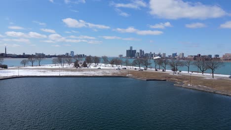 Park-of-Belle-isle-with-majestic-skyline-view-of-Detroit,-aerial-fly-forward-view