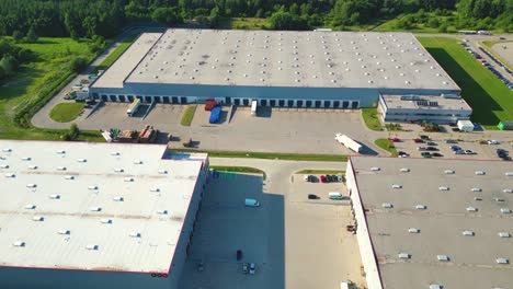 Luftaufnahme-Von-Lagerhallen-Oder-Industriefabriken-Oder-Logistikzentren-Von-Oben