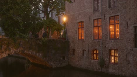Facade-Exterior-Of-Medieval-Architecture-At-Dawn-In-The-Historic-City-Of-Bruges,-Belgium