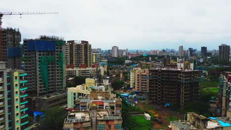 Kashimira-Mira-Raod-Ciudad-De-Abajo-Hacia-Arriba-Hiperlapso-Vista-De-Drones-En-Mumbai