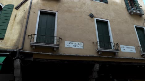 Looking-Up-At-Traditional-Apartment-Buildings-Along-Campiello-dei-Meloni-In-Venice