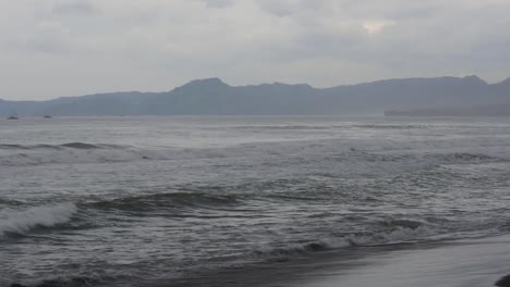 Citepus-Beach-Se-Encuentra-En-Pelabuhan-Ratu,-Sukabumi,-Java-Occidental,-Indonesia