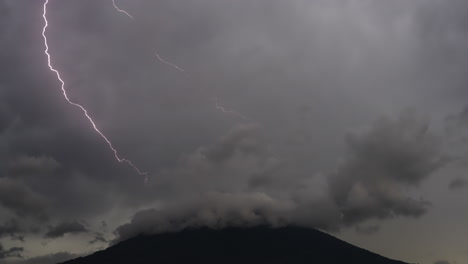 Thunders-from-cloudy-sky-in-Agua-Volcano,-Antigua-Guatemala