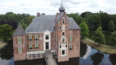 Cannenburch-Castle,-Netherlands:-aerial-view-in-orbit-near-the-beautiful-castle-in-the-Netherlands-on-a-sunny-day