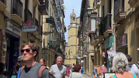 The-streets-of-the-old-town-of-San-Sebastian-are-bustling-with-people