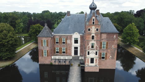 Cannenburch-Castle,-Netherlands:-aerial-view-traveling-in-to-the-beautiful-castle-in-the-Netherlands-on-a-sunny-day