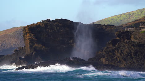 Halona-Blowhole-shooting-up-into-the-sky