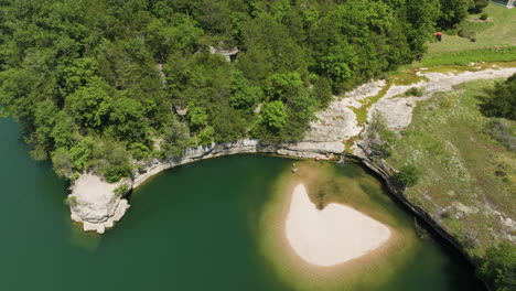 Aufschlussreicher-Beaver-Lake:-Eine-Drohnentour-Durch-Hogscald-Hollow,-Arkansas,-USA