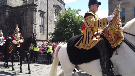 A-close-up-of-the-Kings-Household-Cavalry-on-the-Royal-Mile
