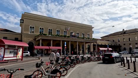 Entrance-To-Bologna-Centrale-Station-Viewed-From-Piazza-Delle-Medaglie-d'Oro