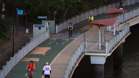 Static-shot-capturing-bicentennial-bikeway-in-Brisbane-city,-an-active-transport-superhighway-alongside-the-River,-safe-walking,-bike-riding-and-scooting,-Australian-recreational-living-lifestyle