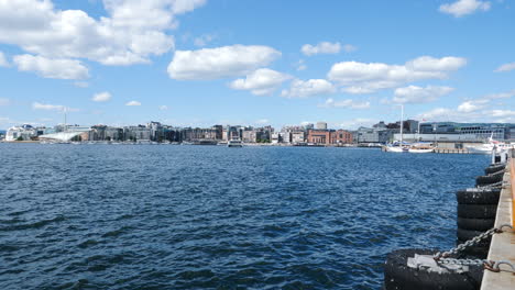Ciudad-Portuaria-De-Oslo-En-Un-Día-Soleado,-Estática