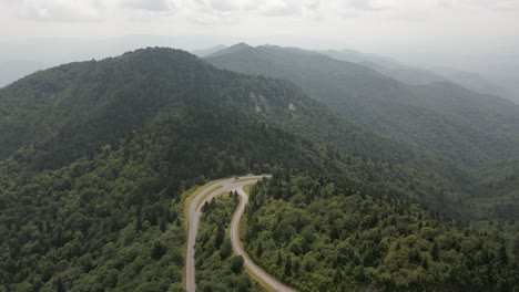 Blue-Ridge-Mountain-summit-road-traffic-in-misty-North-Carolina-forest