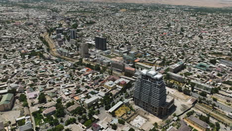Uroteppa-Istaravshan-Cityscape-With-Compacted-Architectures-In-Sughd-Province,-Tajikistan
