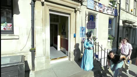 Bath,-Großbritannien-–-Wandeln-Sie-Im-Jane-Austen-Museum-Auf-Den-Spuren-Von-Jane-Austen,-Einem-Ort,-Der-Ihr-Literarisches-Genie-Und-Ihr-Bleibendes-Erbe-Feiert