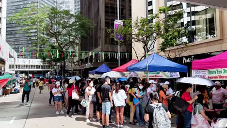 Sonntags-Philippinischer-Markt-Im-Zentrum-Von-Hongkong-Für-Den-Freien-Tag-Der-Haushaltshilfen