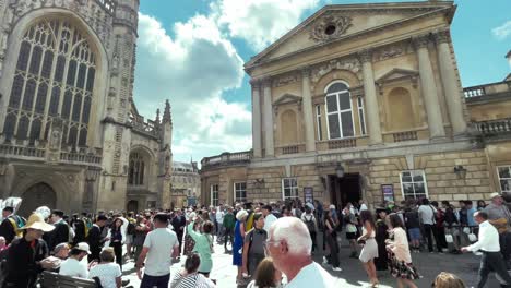 Bath,-Reino-Unido---Ceremonias-De-Graduación-De-Verano---Experimente-La-Emoción-Y-La-Alegría-En-Bath-Durante-La-Semana-De-Graduación-De-La-Universidad-De-Bath,-Un-Momento-De-Celebración-Y-Nuevos-Comienzos