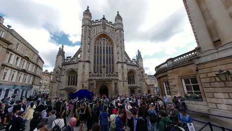 Bath,-Reino-Unido---Ceremonias-De-Graduación-De-Verano---Bath-Alberga-Una-Semana-Inolvidable-De-Celebraciones-Durante-La-Graduación-De-La-Universidad-De-Bath