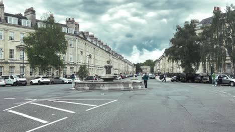 Bath,-Großbritannien-–-Tauchen-Sie-Ein-In-Die-Architektonischen-Wunder-Von-Bath,-England,-Und-Erleben-Sie,-Wie-Das-Reiche-Kulturelle-Erbe-Der-Stadt-Zum-Leben-Erwacht
