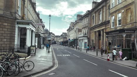 Bath,-UK---Pulteney-Bridge's-Georgian-architecture-is-a-testament-to-Bath's-architectural-ingenuity,-making-it-an-iconic-landmark-of-the-city's-history