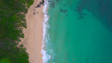 Aufsteigendes-Drohnenvideo-Vom-Makapu&#39;u-Strand-Auf-Der-Insel-Oahu,-Hawaii