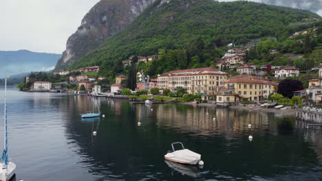 Drone-footage-of-boats-at-Lake-Como,-Italy