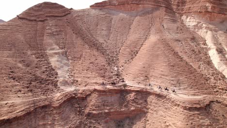 Horses-riding-next-to-a-big-canyon-in-the-desert-2