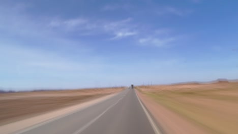 Video-De-Roadtrip-De-Lapso-De-Tiempo-De-Larga-Exposición-Desde-Marruecos,-Cruzando-El-Centro-Del-País,-Las-Aldeas-Locales-Y-El-Desierto