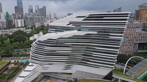 Luftaufnahme-Des-Innovation-Tower,-In-Dem-Sich-Die-Polytechnische-Universität-Hongkong-Befindet,-Hongkong,-China