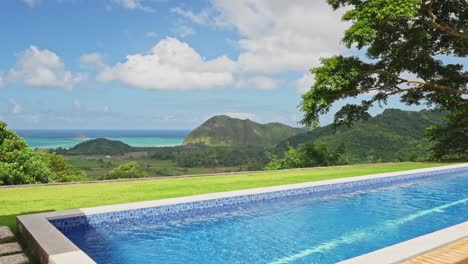 Outdoor-infinity-pool-with-views-across-the-mountains-to-the-ocean