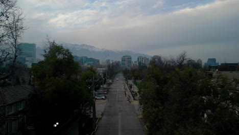 Providencia-Straßendrohne-Unterwegs-In-Santiago,-Chile