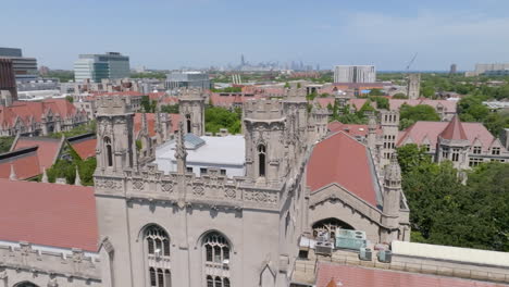 Aerial-view-around-gothic-architecture-on-the-towers-of-the-University-of-Chicago,-USA