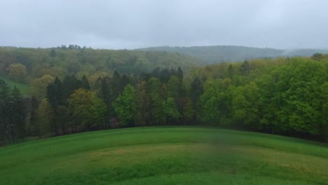 Stunning-early-autumn-time-lapse-of-a-foggy-rainy-forest-in-the-Appalachian-mountains