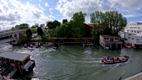 Zeitraffer-Von-Booten,-Die-Den-Santa-Chiara-Kanal-überqueren