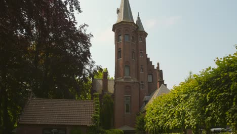 Gothic-Architecture-Style-Of-Kasteel-Minnewater-Restaurant-View-From-The-Outside-In-Bruges,-Belgium